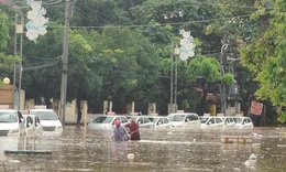 Mưa lớn tiếp tục g&#226;y nguy cơ lũ ở miền Trung