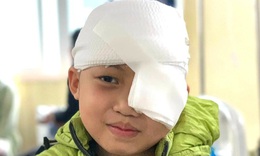 Cậu bé có khối u "khủng" ở mắt trái đã khóc khi nhìn thấy mẹ sau ca phẫu thuật thành công