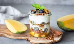 Những lưu &#253; khi chọn sữa chua &#237;t carbs để tốt cho sức khỏe
