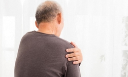Viêm quanh khớp vai do thoái hóa phải làm sao?