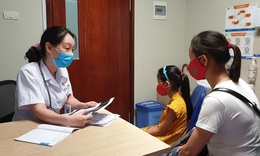 Dậy th&#236; sớm ở b&#233; g&#225;i cha mẹ &quot;đứng ngồi kh&#244;ng y&#234;n&quot;