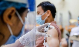 D&#249;ng thuốc hạ sốt sau ti&#234;m vaccine COVID-19 ở người mắc bệnh nền
