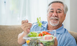 Thiếu hụt vitamin K ảnh hưởng tới khả năng vận động ở người cao tuổi
