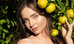 Miranda Kerr t&#244;n thờ d&#242;ng mỹ phẩm chữa l&#224;nh