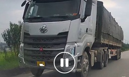 Xử l&#253; l&#225;i xe đầu k&#233;o đi ngược chiều tr&#234;n cao tốc