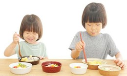 Cho trẻ uống kẽm v&#224; sắt c&#249;ng một l&#250;c c&#243; được kh&#244;ng? – Chuy&#234;n gia dinh dưỡng n&#243;i g&#236;?