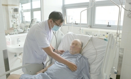 Người đ&#224;n &#244;ng ngoại quốc c&#243; nh&#243;m m&#225;u hiếm, mắc sốt r&#233;t &#225;c t&#237;nh tho&#225;t chết