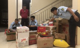Bắt giữ hơn 1.500 thực phẩm ăn liền nhập lậu đang đi ti&#234;u thụ