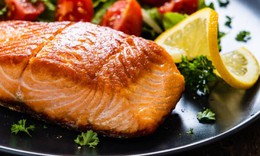 Khi muốn giảm c&#226;n m&#224; kh&#244;ng ăn c&#225; hồi l&#224; một sai lầm
