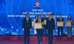 Thầy Cường &#39;sản&#39; ở ph&#242;ng mổ v&#224; giảng đường: Phải học đến khi th&#244;i l&#224;m nghề