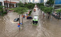 Dự &#225;n tho&#225;t nước chậm tiến độ l&#224; một trong những nguy&#234;n nh&#226;n khiến H&#224; Nội cứ &#39;mưa l&#224; ngập&#39;