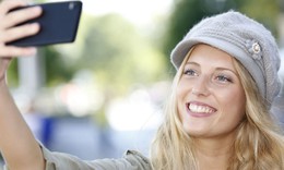 Nghiên cứu mới về sức mạnh của nụ cười