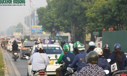Tắc đường, ngộp thở vì loạt rào chắn thi công 'bỏ hoang' chình ình giữa phố