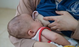 Sữa mẹ rất giàu chất béo và năng lượng