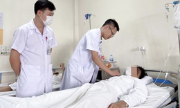 Nam thanh ni&#234;n 30 tuổi 15 lần đốt s&#249;i m&#224;o g&#224; ở ph&#242;ng kh&#225;m da liễu &#225;m ảnh v&#236; bệnh vẫn t&#225;i diễn