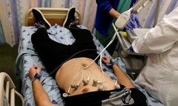 Các hãng dược bắt đầu cuộc đua tìm thuốc điều trị COVID-19 kéo dài