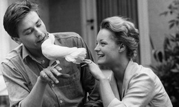 G&#243;c khuất showbiz: Romy Schneider rạng rỡ sự nghiệp, ảm đạm đời tư