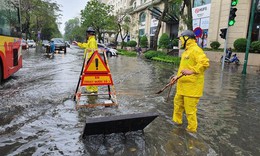 H&#224; Nội: Mưa lớn g&#226;y ngập tại một số khu vực nội đ&#244;