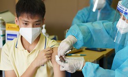 Trẻ gặp phản ứng nào sau tiêm vaccine COVID-19 cần tới bệnh viện gấp?