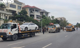 Công an tạm giữ 4 xe sang tại biệt thự của nguyên Chủ tịch TP Hạ Long