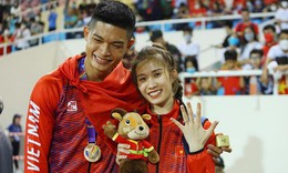 Màn cầu hôn ngọt ngào của nhà vô địch SEA Games