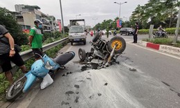 Xe ba b&#225;nh tự chế bốc ch&#225;y dữ dội tr&#234;n đường v&#224;nh đai 2