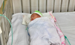 Bé sơ sinh bị uốn ván, co cứng toàn thân sau sinh tại nhà