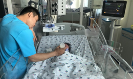 B&#233; 7 th&#225;ng tuổi nguy kịch do gia đ&#236;nh nhầm sốt xuất huyết với rối loạn ti&#234;u h&#243;a