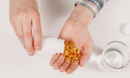 Chống nắng: Dùng viên uống sao cho hiệu quả? Da dầu mụn nên lựa chọn loại kem nào?