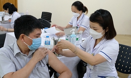 V&#224;i chục tỉnh, th&#224;nh li&#234;n tục được &#39;gọi t&#234;n&#39; ở danh s&#225;ch ti&#234;m vaccine COVID-19 mũi 3 v&#224; 4 chậm