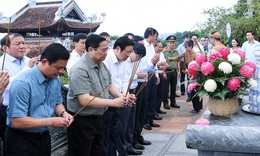 Thủ tướng d&#226;ng hương tưởng niệm Chủ tịch Hồ Ch&#237; Minh, tri &#226;n anh h&#249;ng, liệt sĩ ở Nghệ An