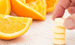 Vitamin C c&#243; tốt cho người vi&#234;m amidan kh&#244;ng?