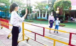 Học sinh h&#225;o hức trong ng&#224;y đầu tựu trường