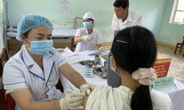 H&#224;ng loạt tỉnh, th&#224;nh vẫn ti&#234;m vaccine COVID-19 mũi 3 v&#224; 4, ti&#234;m cho trẻ từ 5 - dưới 12 tuổi chậm, thấp