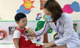 Việc cần l&#224;m ngay khi trẻ sốt, n&#244;n, ti&#234;u chảy nghi mắc Adenovirus