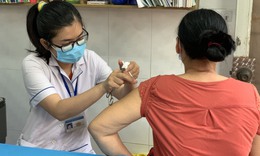 Hiệu lực của vaccine giảm nhanh sau 3-5 th&#225;ng, bệnh nh&#226;n COVID-19 nặng tăng: Cần thiết ti&#234;m mũi 3 v&#224; 4