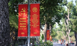 Đường phố H&#224; Nội rợp cờ hoa mừng Đảng, mừng Xu&#226;n Qu&#253; M&#227;o 2023