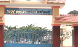 Nữ sinh ở Đắk Lắk d&#249;ng guốc đ&#225;nh r&#225;ch đầu bạn