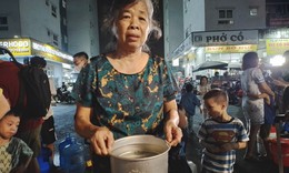 Cư d&#226;n KĐT Thanh H&#224; mệt mỏi v&#236; &#39;ng&#224;y đi l&#224;m, đ&#234;m đi xin nước&#39;