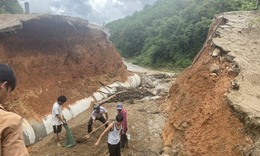 Đường tuần tra bi&#234;n giới sạt lở, h&#224;ng chục hộ d&#226;n bị chia cắt