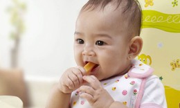 Cho trẻ ăn rau đ&#250;ng c&#225;ch giai đoạn ăn dặm