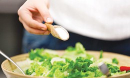 Kiểm so&#225;t lượng muối ti&#234;u thụ h&#224;ng ng&#224;y sẽ gi&#250;p bạn khỏe mạnh hơn