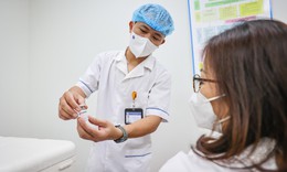 Người cao tuổi, có bệnh nền nặng, bệnh lý miễn dịch… thuộc nhóm ưu tiên cao tiêm vaccine phòng COVID-19