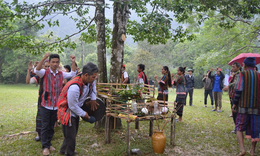 Bảo tồn, ph&#225;t huy lễ hội của đồng b&#224;o Bru - V&#226;n Kiều gắn với khai th&#225;c du lịch