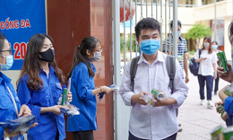 Học sinh vui mừng, cha mẹ lo lắng khi ngoại ngữ không còn là môn thi bắt buộc