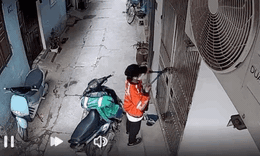 Video trộm ph&#225; kho&#225; đột nhập nh&#224; d&#226;n giữa ban ng&#224;y ở H&#224; Nội