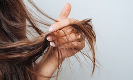 D&#249;ng phấn r&#244;m cho t&#243;c c&#243; hại kh&#244;ng?