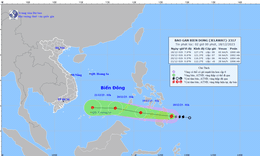 B&#227;o Jelawat đang đi v&#224;o Biển Đ&#244;ng, miền Trung mưa lớn