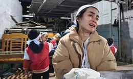 Tiếng kh&#243;c x&#233; l&#242;ng của 6 mẹ con nạn nh&#226;n trong vụ sập gi&#224;n gi&#225;o