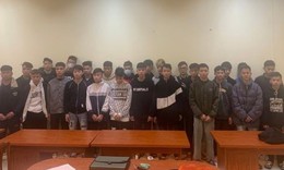40 thanh ni&#234;n mang hung kh&#237; hỗn chiến n&#225;o loạn v&#249;ng qu&#234;